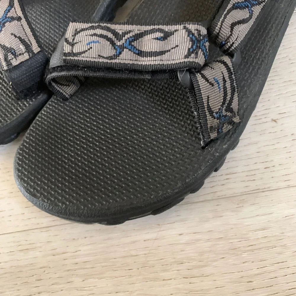 Teva Universal Mens Sandals Size 10M Grey Black Pattern Straps‎ F12F7